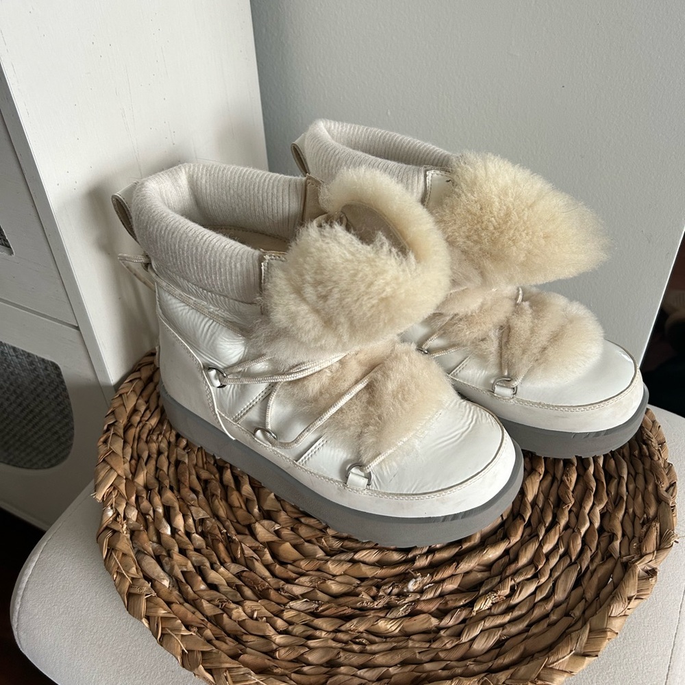 UGG Women's Winter Boots in Cream and White